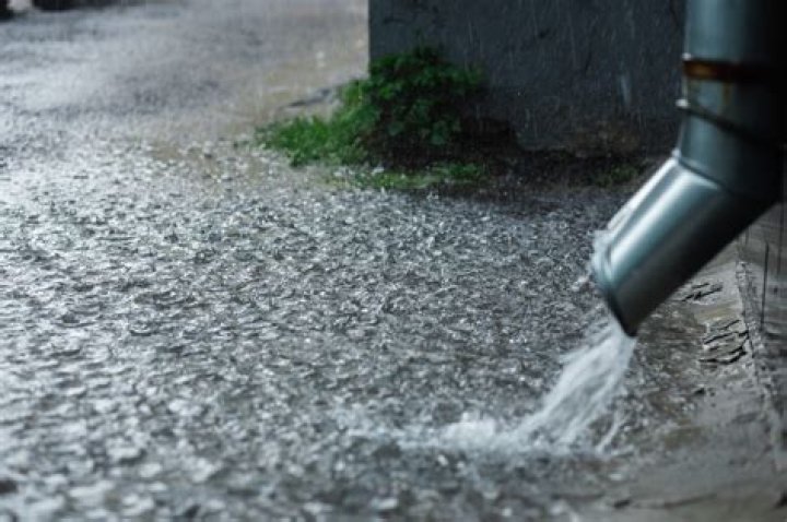 Can heavy rain cause dirty water?