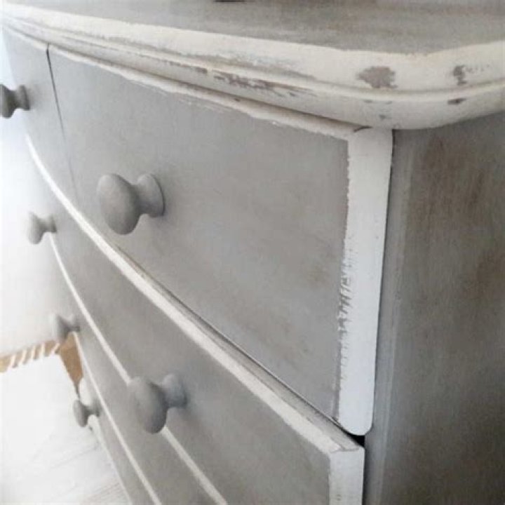 Can you put chalk paint straight onto varnished wood?