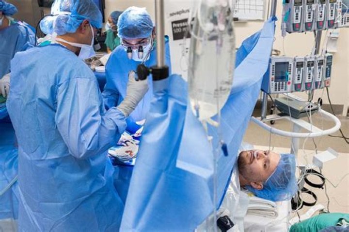 Do surgeons get new scrubs everyday?