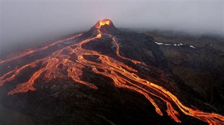 How deep is the lava lake in Hawaii?