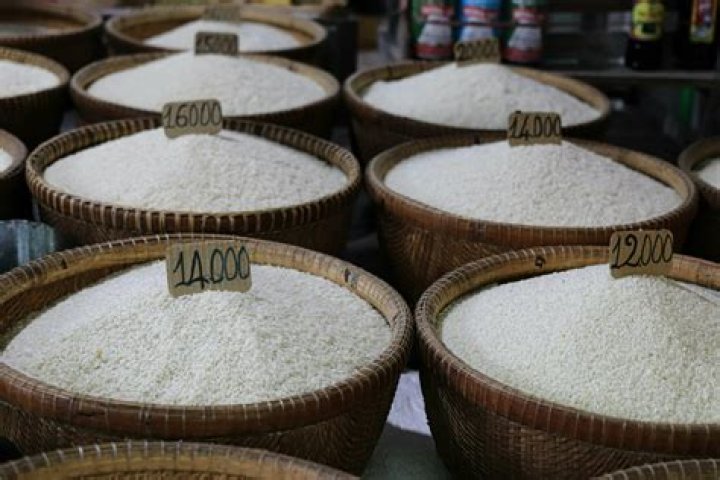 How long will uncooked rice last?