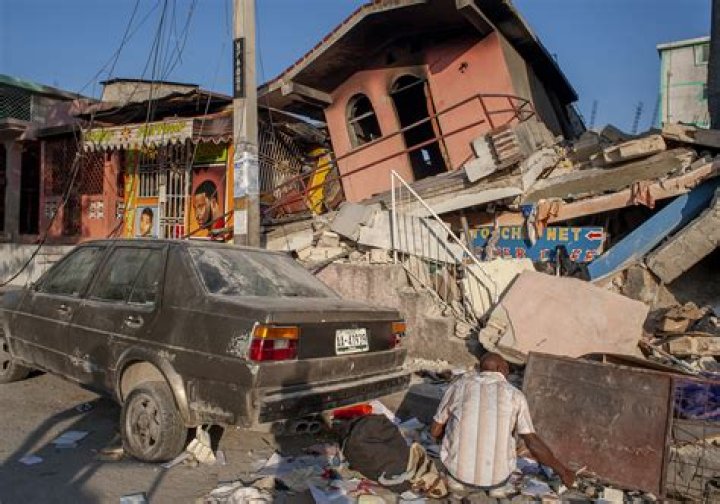 How many were killed in the 2010 Haiti earthquake?
