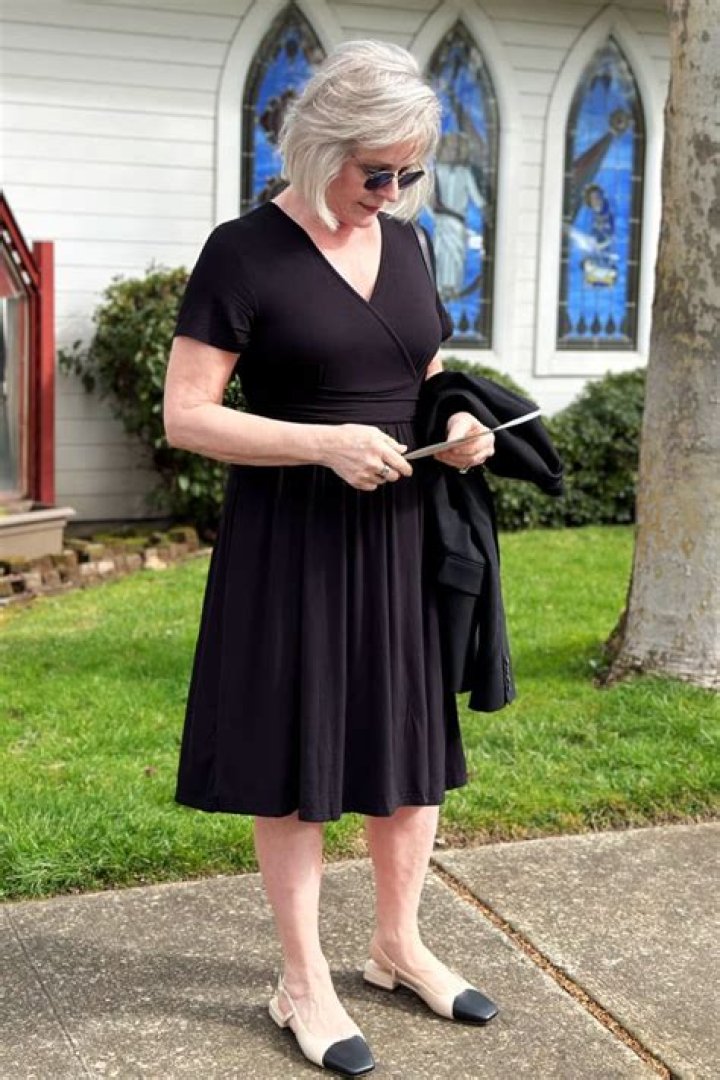 Should I wear mascara to funeral?