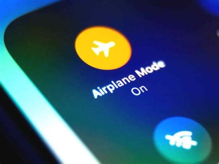 What happens when someone texts you on airplane mode?