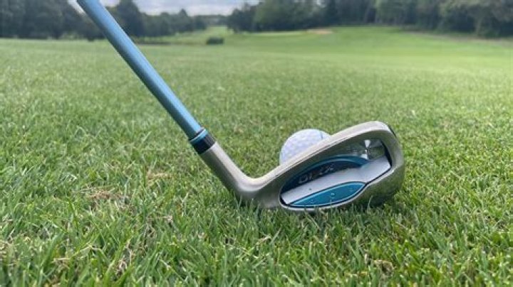 What is considered a moderate swing speed in golf?