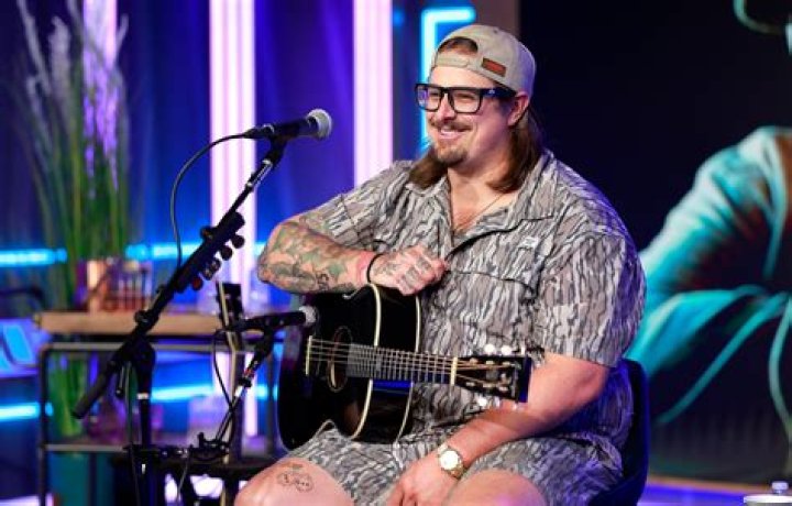 What Singer is a Pisces?