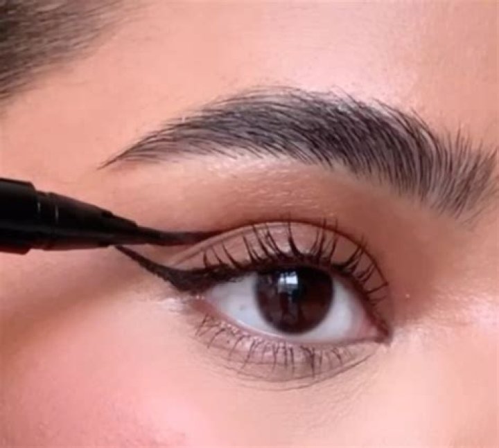 What's the easiest eyeliner to use?
